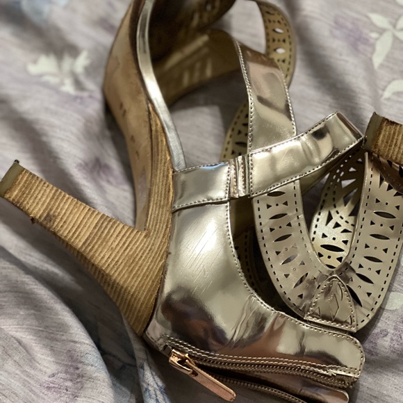 Belle by Sigerson Morrison Metallic Heeled Sandals - Picture 8 of 8